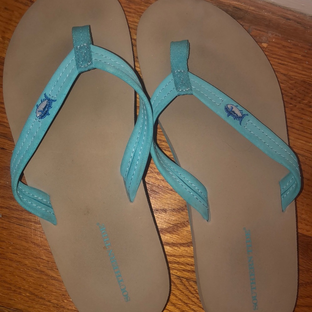 Southern Tide Flip Flops